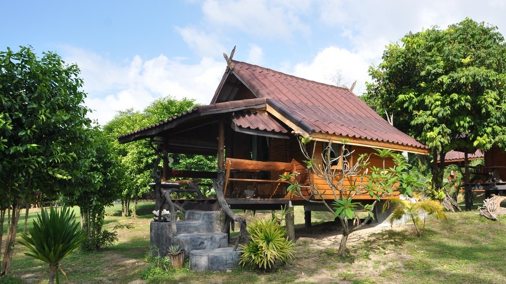 Angthong beach resort