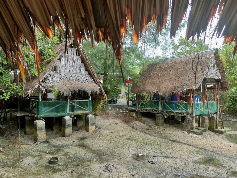 Mor Mu Dong, Chalong Phuket
