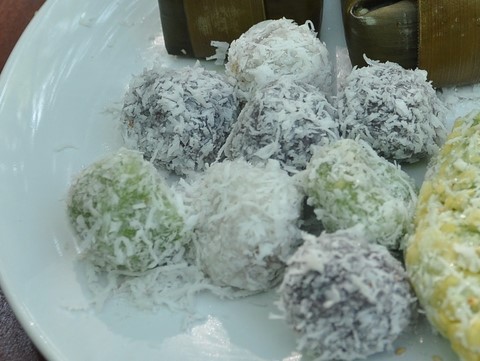 Khanom tom
