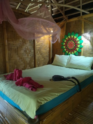 Leeloo Cabana, Khanom