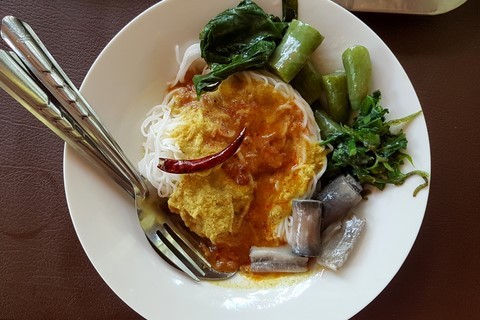 Khanom jeen nam ya