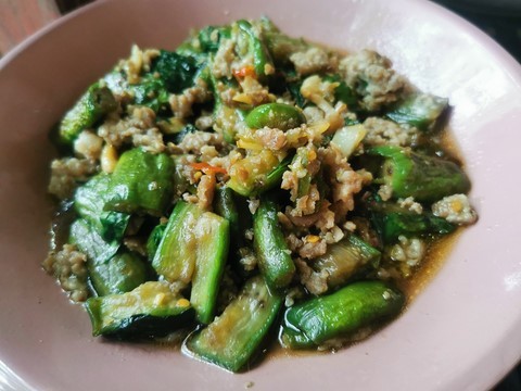 Pad makrua yao moo sap