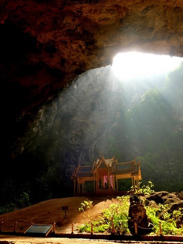 Khao Sam Roi Yot, Phraya Nakhon cave